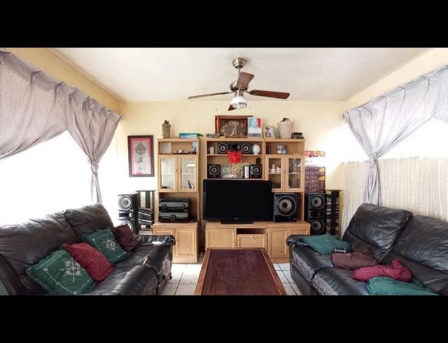 3 BEDROOM TOWNHOUSE FOR SALE IN GERMISTON CENTRAL